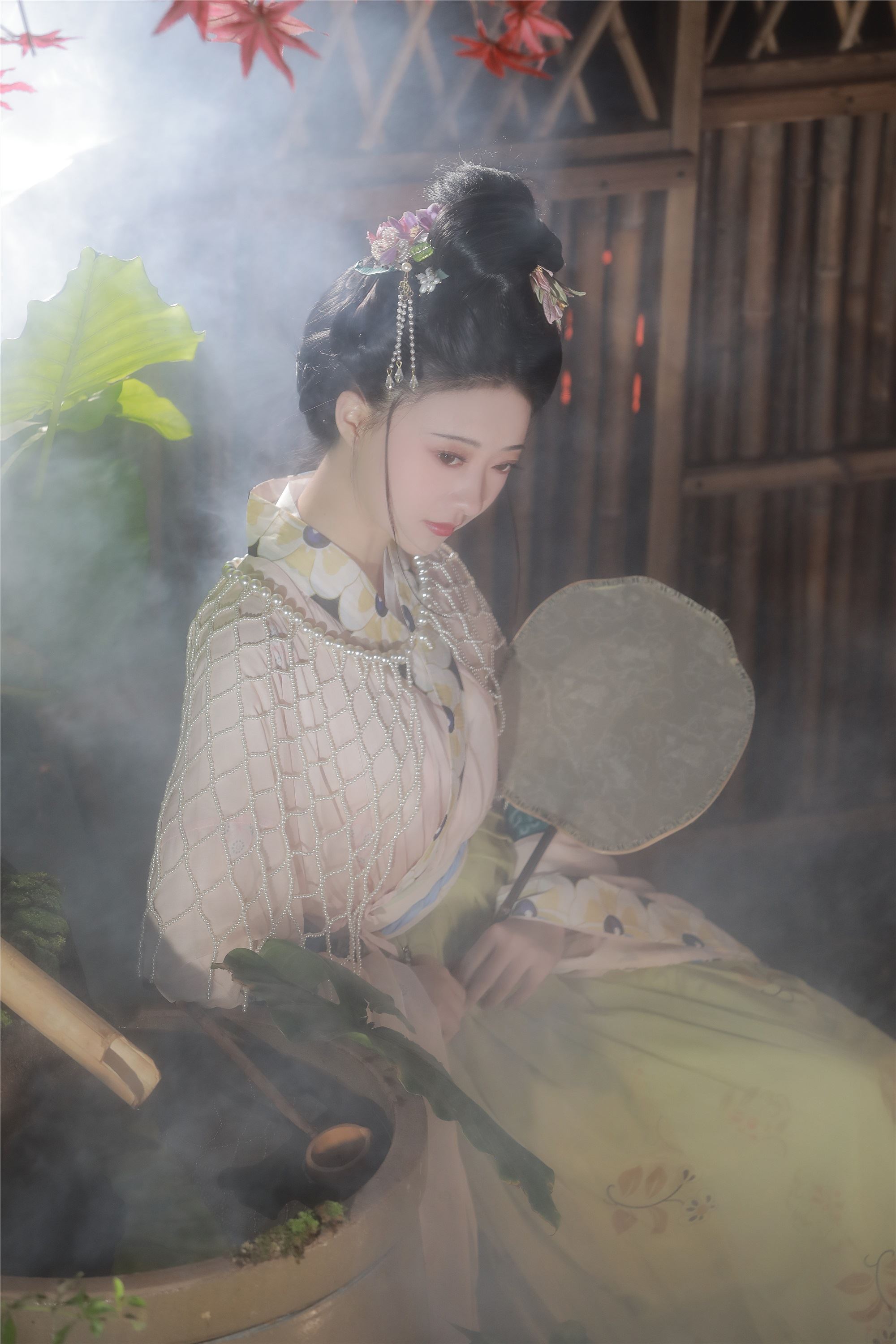 YITUYU艺图语 2025.02.06 眉目自成诗三百，鬓如春风裁 一固美撇捺